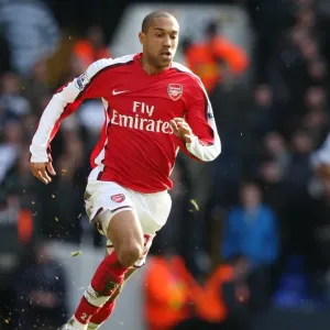 Clichy in Action: Arsenal vs. Tottenham Hotspur, 0:0 Premier League Rivalry, White Hart Lane, 2009