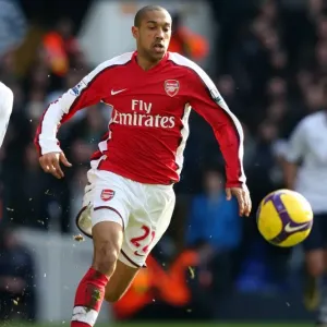 Clichy in Action: Arsenal vs. Tottenham Rivalry, 0:0 Barclays Premier League (2009)