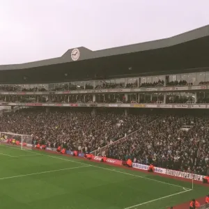 La Entrada del Reloj, Estadio de Arsenal durante el partido, fotografiado desde la Gantera de Televisión