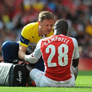 Colin Lewin the Arsenal Physio treats Joel Campbell (Arsenal). Arsenal 5: 1 Benfica