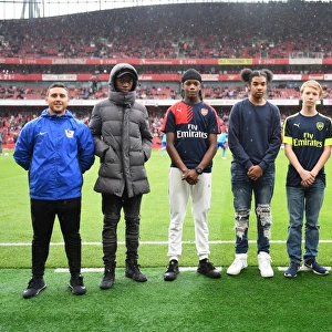 Community presentation. Arsenal 5: 2 SL Benfica. Emirates Cup Day One. Emirates Stadium