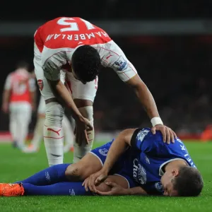 Compassion on the Field: Oxlade-Chamberlain Consoles Injured Jagielka (Arsenal vs. Everton, 2015/16) Compassion on the Field: Oxlade-Chamberlain Consoles Injured Jagielka (Arsenal vs. Everton, 2015/16)