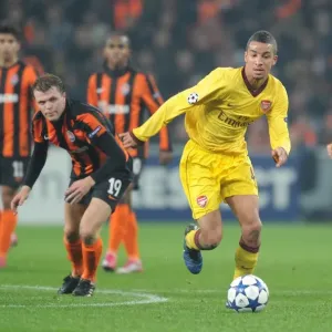 Craig Eastmond and Jack Wilshere (Arsenal) Olexiy Gai (Shakhtar). Shakhtar Donetsk 2