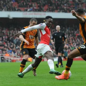 Danny Welbeck (Arsenal) Ahmed Elmohamady (Hull). Arsenal 0: 0 Hull City. FA Cup 5th Round Danny Welbeck (Arsenal) Ahmed Elmohamady (Hull). Arsenal 0: 0 Hull City. FA Cup 5th Round