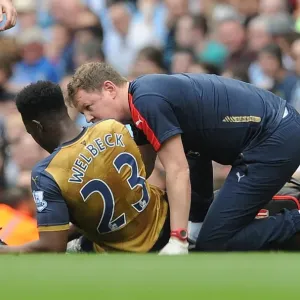 Danny Welbeck (Arsenal) is treated by Physio Colin Lewin. Manchester City 2: 2 Arsenal Danny Welbeck (Arsenal) is treated by Physio Colin Lewin. Manchester City 2: 2 Arsenal