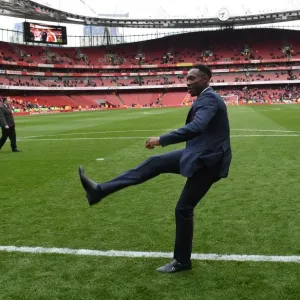Danny Welbeck: Arsenal's Determined Striker Amidst Arsenal FC vs Brighton & Hove Albion Battle, Premier League 2018-19