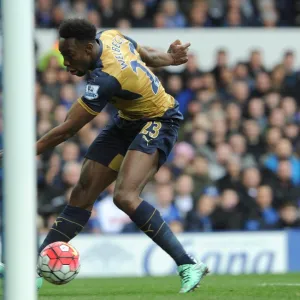 Danny Welbeck scores Arsenals 1st goal. Everton 0: 2 Arsenal. Barclays Premier League