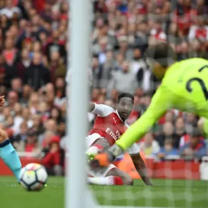 Danny Welbeck Scores Third Goal for Arsenal Against AFC Bournemouth, Pressure from Steve Cook on Asmir Begovic