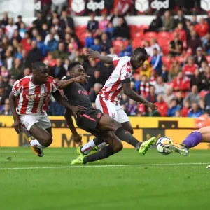 Danny Welbeck vs Jack Butland: Thrilling Save at Stoke City vs Arsenal (Premier League 2017-18)