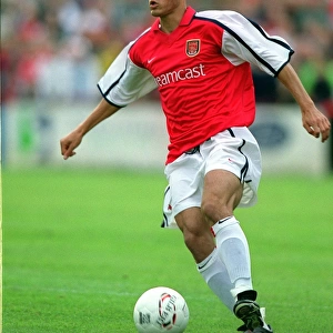 David Grondin Scores in Arsenal's Pre-Season Victory Over Borehamwood FC (2001): 0-2 in Favor of the Gunners