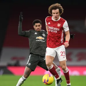 David Luiz vs Marcus Rashford: A Battle for the Ball in Empty Emirates Stadium - Arsenal vs Manchester United, Premier League 2020-21
