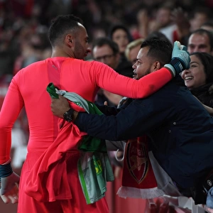 David Ospina (Arsenal) with a fan. Arsenal 1: 0 Doncaster. The Carabao Cup. 3rd Round