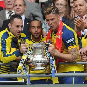 David Ospina, Theo Walcott and Olivier Giroud (Arsenal) lift the FA Cup after the match David Ospina, Theo Walcott and Olivier Giroud (Arsenal) lift the FA Cup after the match