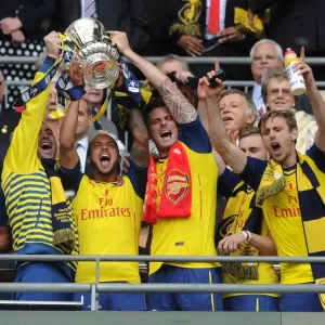 David Ospina, Theo Walcott, Olivier Giroud and Nacho Monreal (Arsenal) lift the FA David Ospina, Theo Walcott, Olivier Giroud and Nacho Monreal (Arsenal) lift the FA