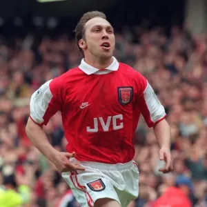 David Platt celebrates scoring a goal for Arsenal Print