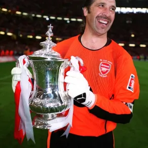 David Seaman (Arsenal) with the FA Cup Trophy. Arsenal 1: 0 Southampton. The F David Seaman (Arsenal) with the FA Cup Trophy. Arsenal 1: 0 Southampton. The F