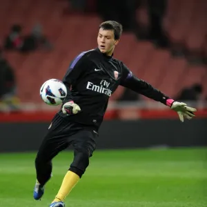 Dejan Iliev: Arsenal U19's Focused Pre-Match Moment before 1:0 Win vs CSKA Moscow U19, NextGen Series Quarterfinals, Emirates Stadium (2013)