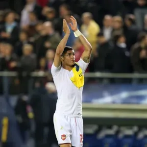 Denilson (Arsenal) claps the fans after the match