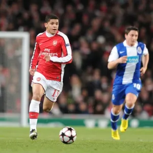 Denilson (Arsenal) Cristian Rodriguez (Porto). Arsenal 5: 0 FC Porto, UEFA Champions League First Knockout Round, Second Leg, Emirates Stadium, Arsenal Football Club, London, 9 / 3 / 2010. Credit : Stuart MacFarlane / Denilson (Arsenal) Cristian Rodriguez (Porto). Arsenal 5: 0 FC Porto, UEFA Champions League First Knockout Round, Second Leg, Emirates Stadium, Arsenal Football Club, London, 9 / 3 / 2010. Credit : Stuart MacFarlane /