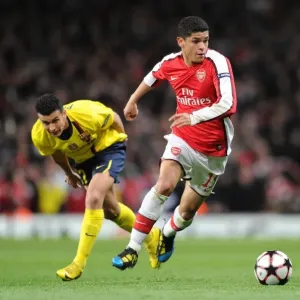 Denilson (Arsenal) Pedro Rodriguez (Barcelona). Arsenal 2: 2 Barcelona, UEFA Champions League
