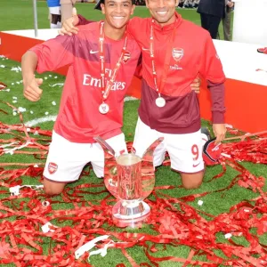 Denilson and Eduardo (Arsenal) with the Emirates Cup