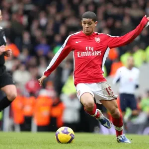 Denilson's Defensive Battle: Arsenal Holds Tottenham Scoreless at White Hart Lane, Barclays Premier League, 2009