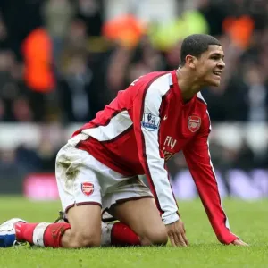 Denilson's Defensive Display: Arsenal Holds Tottenham Scoreless in Barclays Premier League Rivalry Denilson's Defensive Display: Arsenal Holds Tottenham Scoreless in Barclays Premier League Rivalry
