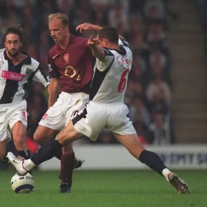 Dennis Bergkamp (Arsenal) Neil Clement (WBA). West Bromwich Albion 2: 1 Arsenal