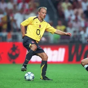 Dennis Bergkamp (Arsenal) Nigel De Jong (Ajax). Ajax 0: 1 Arsenal