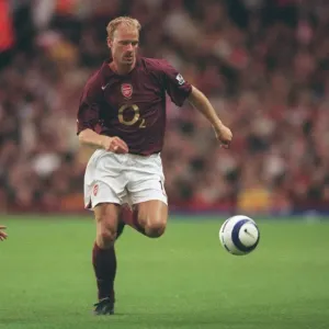 Dennis Bergkamp (Arsenal) Steed Malbranque (Fulham). Arsenal 4: 1 Fulham