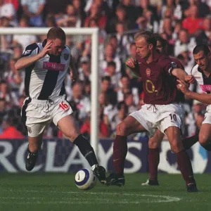 Dennis Bergkamp (Arsenal) Steve Watson (WBA). West Bromwich Albion 2: 1 Arsenal