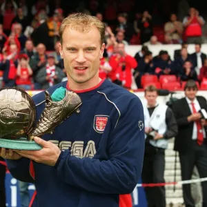 Dennis Bergkamp with the ITV goal of the season award (for his goal against Newcastle United in the