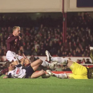 Dennis Bergkamp scores Arsenals 1st goal. Arsenal 4: 0 Portsmouth