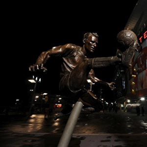 Dennis Bergkamp Statue: Arsenal's Tribute before Arsenal vs Southampton (2014-15)
