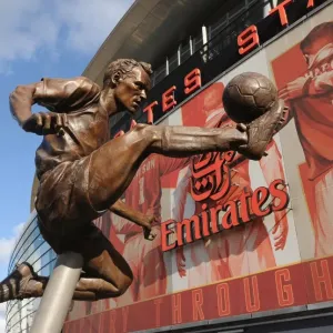 Dennis Bergkamp Statue Unveiled: Arsenal vs. Sunderland, Premier League 2013-14 Dennis Bergkamp Statue Unveiled: Arsenal vs. Sunderland, Premier League 2013-14