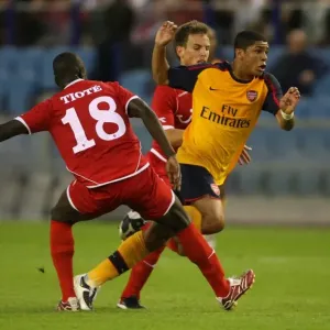 Denulson (Arsenal) Cheick Tiote (FC Twente) Denulson (Arsenal) Cheick Tiote (FC Twente)