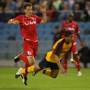 Denulson (Arsenal) Wout Brama (FC Twente) Denulson (Arsenal) Wout Brama (FC Twente)