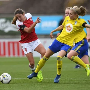 Determination Clash: Van de Donk vs. Folils - A Battle of Wills in Arsenal Women's Football Determination Clash: Van de Donk vs. Folils - A Battle of Wills in Arsenal Women's Football