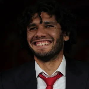 Determined Elneny: Arsenal's Unyielding Gaze vs. Bayern Munich in UCL Showdown (2016-17) Determined Elneny: Arsenal's Unyielding Gaze vs. Bayern Munich in UCL Showdown (2016-17)