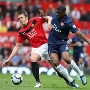 Diaby vs. Carrick: A Battle at Old Trafford - Manchester United Edge Past Arsenal 2:1 in Premier League Diaby vs. Carrick: A Battle at Old Trafford - Manchester United Edge Past Arsenal 2:1 in Premier League