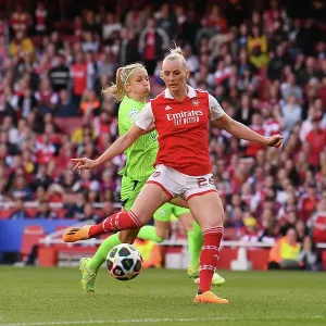 Disallowed Goal: Arsenal's Stina Blackstenius vs. VfL Wolfsburg in UEFA Women's Champions League Semifinal Disallowed Goal: Arsenal's Stina Blackstenius vs. VfL Wolfsburg in UEFA Women's Champions League Semifinal