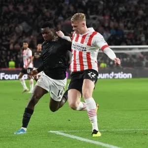Eddie Nketiah vs Jarrad Branthwaite: Intense Clash in PSV Eindhoven vs Arsenal UEFA Europa League Match