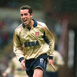 Edu celebrates scoring the 1st Arsenal goal