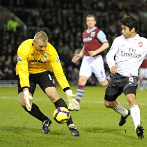 Eduardo (Arsenal) Brian Jensen (Burnley). Burnley 1: 1 Arsenal, Barclays Premier League