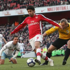 Eduardo (Arsenal) Brian Jensen and Daniel Fox (Burnley). Arsenal 3: 1 Burnley Eduardo (Arsenal) Brian Jensen and Daniel Fox (Burnley). Arsenal 3: 1 Burnley