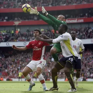 Eduardo (Arsenal) Heurelho Gomes and Ledley King (Tottenham)