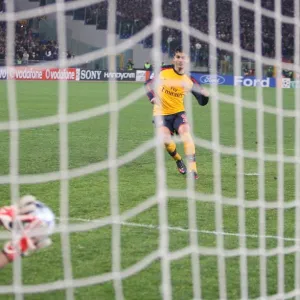 Eduardo (Arsenal) has his penalty saved by Roma goalkeeper