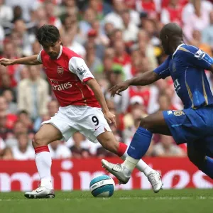 Eduardo (Arsenal) Sylvain Distan (Portsmouth) Eduardo (Arsenal) Sylvain Distan (Portsmouth)