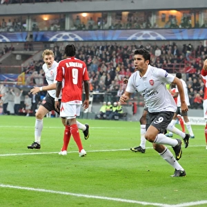 Eduardo celebrates scoring the 3rd Arsenal goal