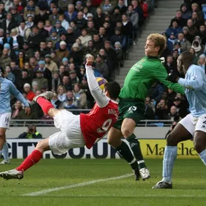 Eduardo shoots past Manchester City goalkeeper Joe Hart to score the 2nd Arsenal goal